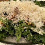 大衆ビストロ ジル 東京店 - グリルベーコンとペコリーノチーズのケールサラダ