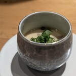 魚酒肴 くぅ - お通し　キノコとホタテの茶碗蒸し
