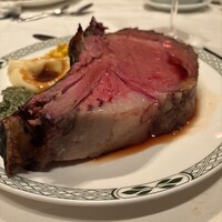 ロウリーズ・ザ・プライムリブ 恵比寿ガーデンプレイス店 - ダイヤモンド・ジム・ブレーディカット690g（骨付き）横から
