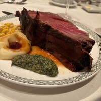 ロウリーズ・ザ・プライムリブ 恵比寿ガーデンプレイス店 - ダイヤモンド・ジム・ブレーディカット690g（骨付き）裏側から