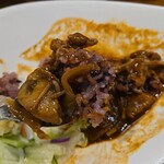 キッチン ブルー グローブ - 牛肉は山盛り