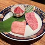 SATOブリアン七番 - 鹿児島県産和牛 上タン（塩）
      鹿児島県産和牛 イチボ（塩）
      神戸牛 シンシン（たれ）