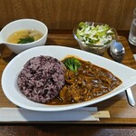 キッチン ブルー グローブ - ハッシュドビーフ　黒米添え