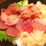 鮮魚・お食事処 山正 本店 - 5色丼
                                
                                1時間並んでようやくありつけました〜❗️
                                
                                
                                駅から近くて安くて接客が良くて総合的にはアンビリーバボーだけど、味だけで選ぶなら沼津港行けばこのぐらいのレベルはたくさんあるなぁ
                                
                                接客5 味3 コスパ4.5
                                ぽち評価3.5だなぁ（笑）