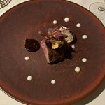 オルト - 2種類のソースで味わう鹿肉