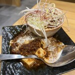 餃子のかっちゃん 池袋東口店 - こぼれチーズ麻婆豆腐