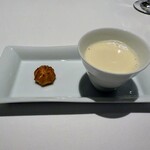 RISTORANTE IMAI - カリフラワーとパルミジャーノのポタージュ