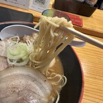ラーメン鈴蘭 - 麺