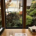 喜一 - 中庭に向いたカウンター席