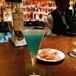 メーシーズバー - 【スカイダイビング】ラムベースでちょい甘の柑橘系ショートカクテル。22度だそうですが、とっても飲みやすくて美味しかったです★