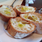 アチェーロ - オリーブオイルの掛かったバケット(4人分)