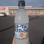 セブンイレブン - ドリンク写真:サントリー天然水 特製ヨーグルスカッシュ①