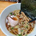 中華そば こてつ - 食べかけですみません　胡椒ふってます