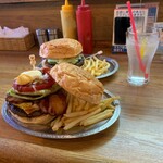 ハニービー - 奥はレギュラーネイビーコンボ。(自分の映り込みを確認したので黒塗り編集があります。)