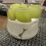 美濃吉 日本橋三越店 - マスカットの胡麻クリーム(☆☆☆☆)