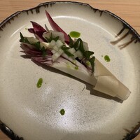 鮨 ラビス 大阪 ヤニック・アレノ - エンダイブとトレビスのサラダ