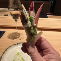 鮨 ラビス 大阪 ヤニック・アレノ - エンダイブとトレビスのサラダ