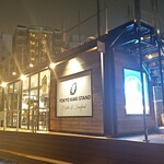 TOKYO KAKI STAND - TOKYO DOME CITY HALLの向かい側