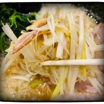 拉麺・呑み喰い処 伊八 - ネギ♫