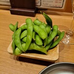 焼鳥中毒 - お通し。この日は枝豆だった。
