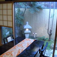 祇園 にしかわ - お座敷：テーブル席です