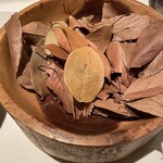 ルカンケ - 葉っぱの中に一枚だけポテチ