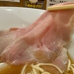 らぁ麺まほろば - 旨みが詰まったしっとり豚肩ロース