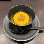 イル アオヤマ - 虎河豚の白子と身、トッピングに白トリュフ、コンソメ餡の掛かったコンソメフラン