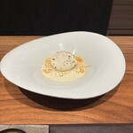 イル アオヤマ - 白トリュフとポーチドエッグを乗せた、ホワイトソースのタヤリン