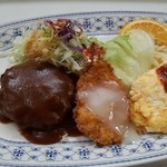 レストラン 野咲 - 特製ランチ　洋食ランチの王道三種盛りです