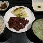 牛たん焼(塩)とろろセット1575円