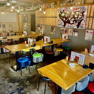 昔懐かしレトロ雰囲気の店内で楽しく乾杯♪生ホッピーあります☆