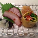 文菜華 - 前菜/半熟ピータン、卵巻き、部位の異なる叉焼二種