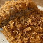 とんかつ割烹 やすいみ～と - メンチカツ断面