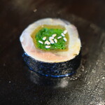 鮨 三心 - ニシンと芽ネギを巻いて。