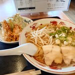 らーめん 紫龍 - 2024年12月　醤油ラーメンと唐揚げ