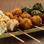 鶏とおでんの店 日寄鶏 - つくねの盛り合せ 当店人気のつくねを盛り合せました