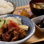 鶏とおでんの店 日寄鶏 - ランチ 人気のからあげ定食から日替わり定食まで幅広く取り揃えてます