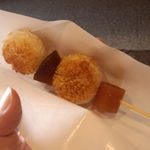 香味茶寮 壽俵屋 犬山井上邸 - 醤油おこげ串（150円）