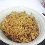 新福菜館 - 焼飯（ヤキメシ）もチャーシューの煮出汁が効いてる。。＠伊勢丹松戸