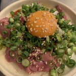 サルーン ジョージ - 鶏レバーユッケ風