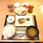 やよい軒 - サバの塩焼朝食、フライドポテト＆ウインナー