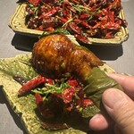 茶禅華 - 唐辛子　上海蟹入り手羽先