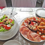 エビスエスクラッシコ - 前菜盛り合わせとサラダ
