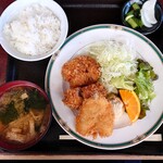 カフェ レストラン 梅昇 - 日替わりランチ(税込1,000円)(ヒレカツとキスフライ)