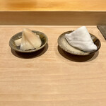 鮨 はしもと - 握りの開演です　薄くスライスされたガリも大好きなんです