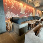 白鷺珈琲 - 店内はかなりモダンな雰囲気