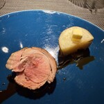 フィオッキ - オスの一歳半の子羊、かみごたえがあるのに硬過ぎない　美味しすぎる　じゃがバターと一緒に
      シェフのNo.1お得意料理　なんと子羊を一頭買いしているそうです