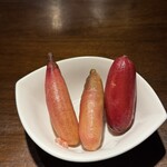 フィオッキ - これがフィンガーライム　初めて見ました　中にプチプチが入っています　ハウスで作られているそうです