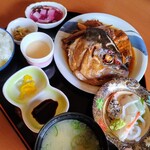 おさかな処 小山 - 日替り定食(カンパチのアラ炊き)
